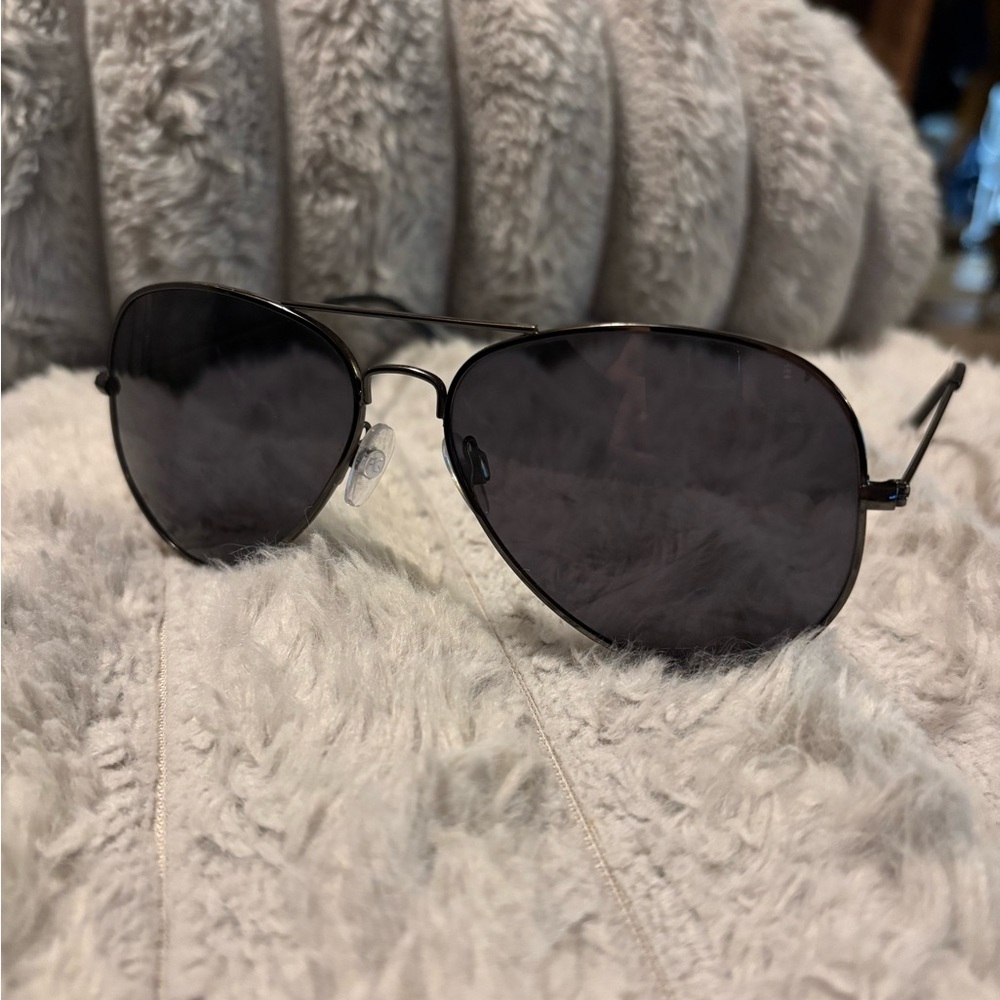 Foster Grant Black Aviator Sunglasses